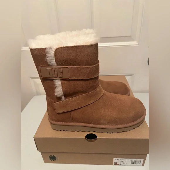 NEW UGG W Bailey Graphic Logo Strap Boot - chestnut - Picture 6 of 11